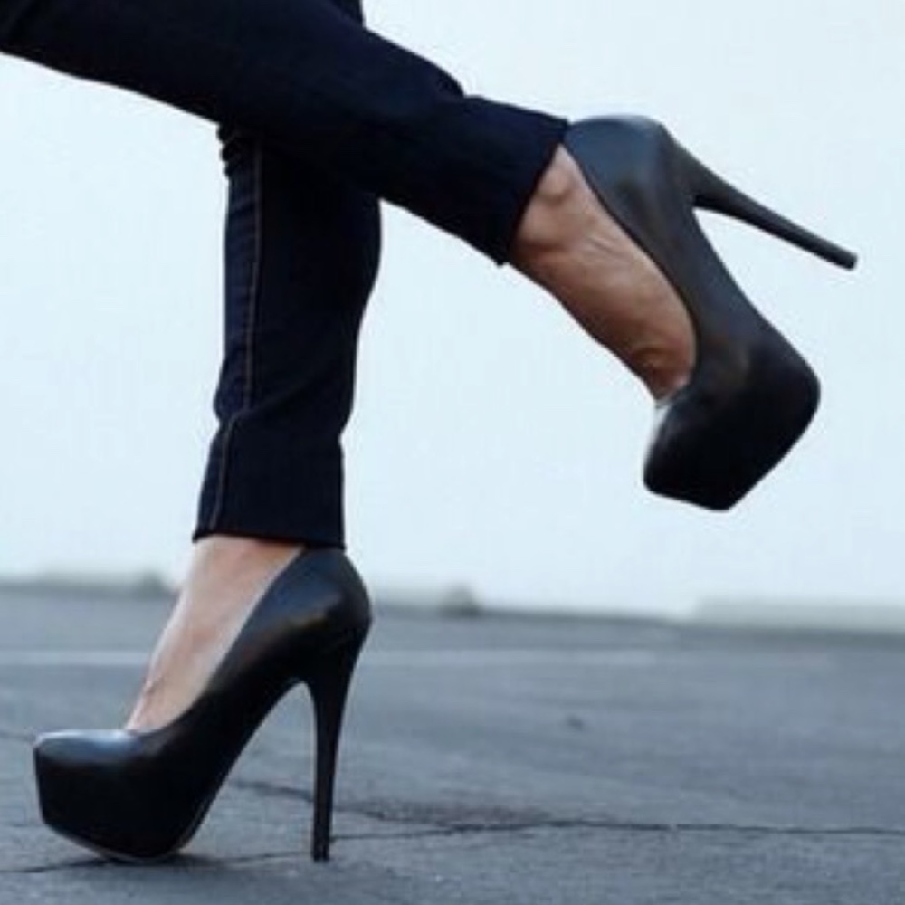 STEVE MADDEN BLK PATENT DEJAVU PLATFORM STILETTOS - Picture 5 of 6